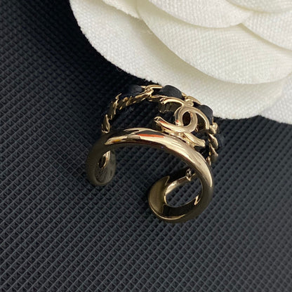Anillo Abierto de Cuero con Baño de Oro