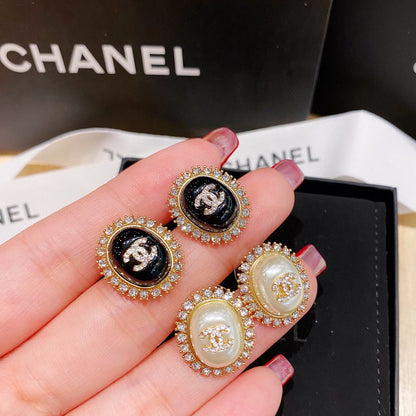 Pendientes elegantes de cristal con logotipo rectangular