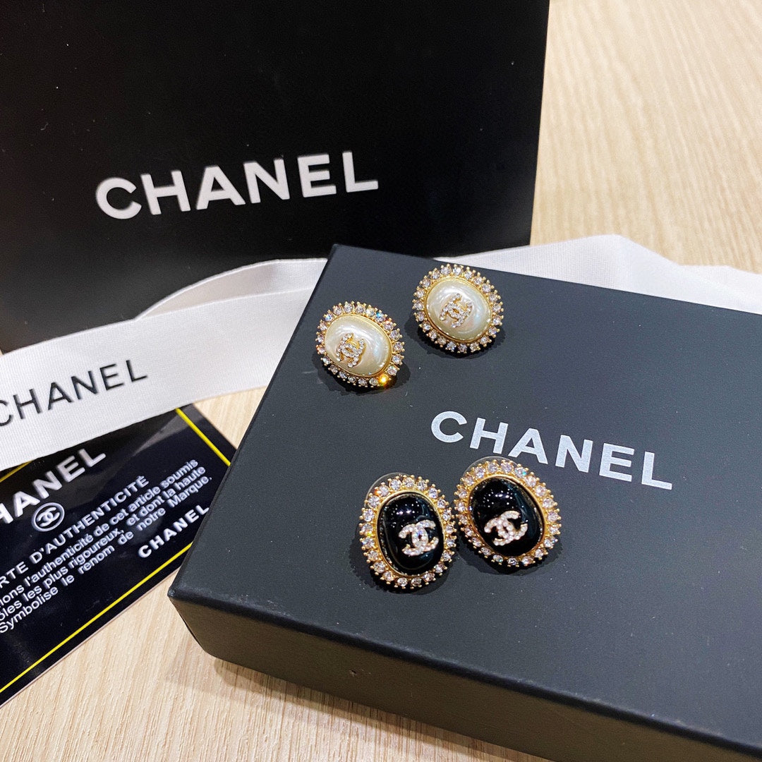 Pendientes elegantes de cristal con logotipo rectangular