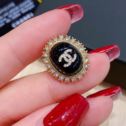 Pendientes elegantes de cristal con logotipo rectangular