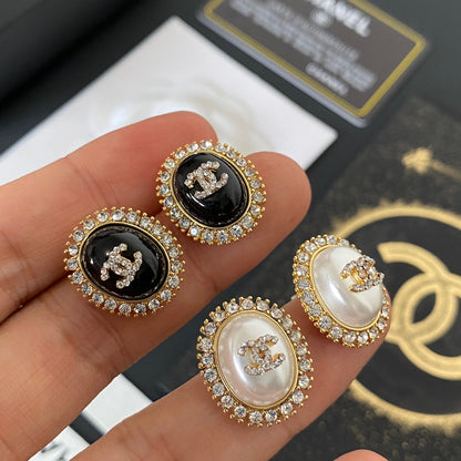 Pendientes elegantes de cristal con logotipo rectangular