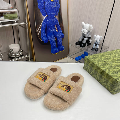 Pantoufles en laine tendance en co-branding