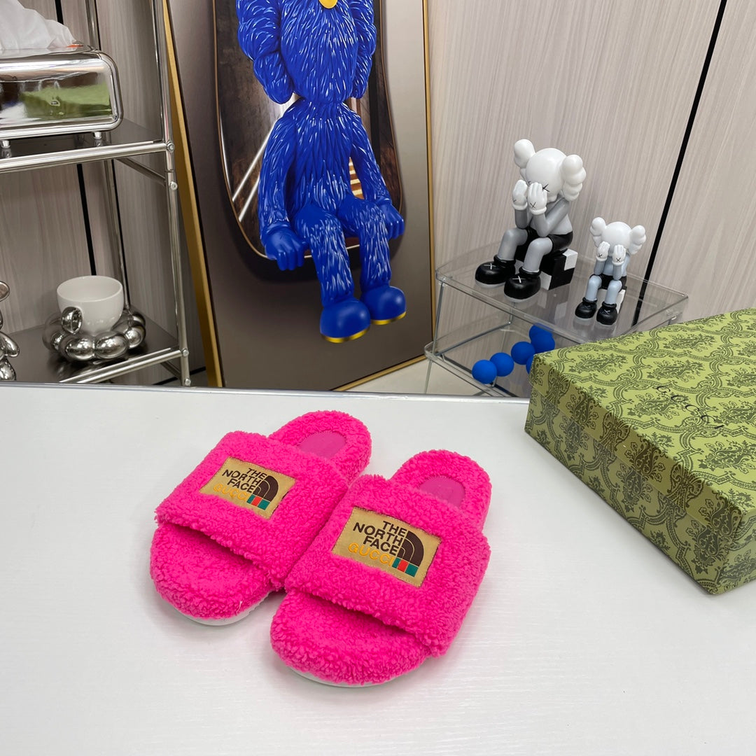 Pantoufles en laine tendance en co-branding