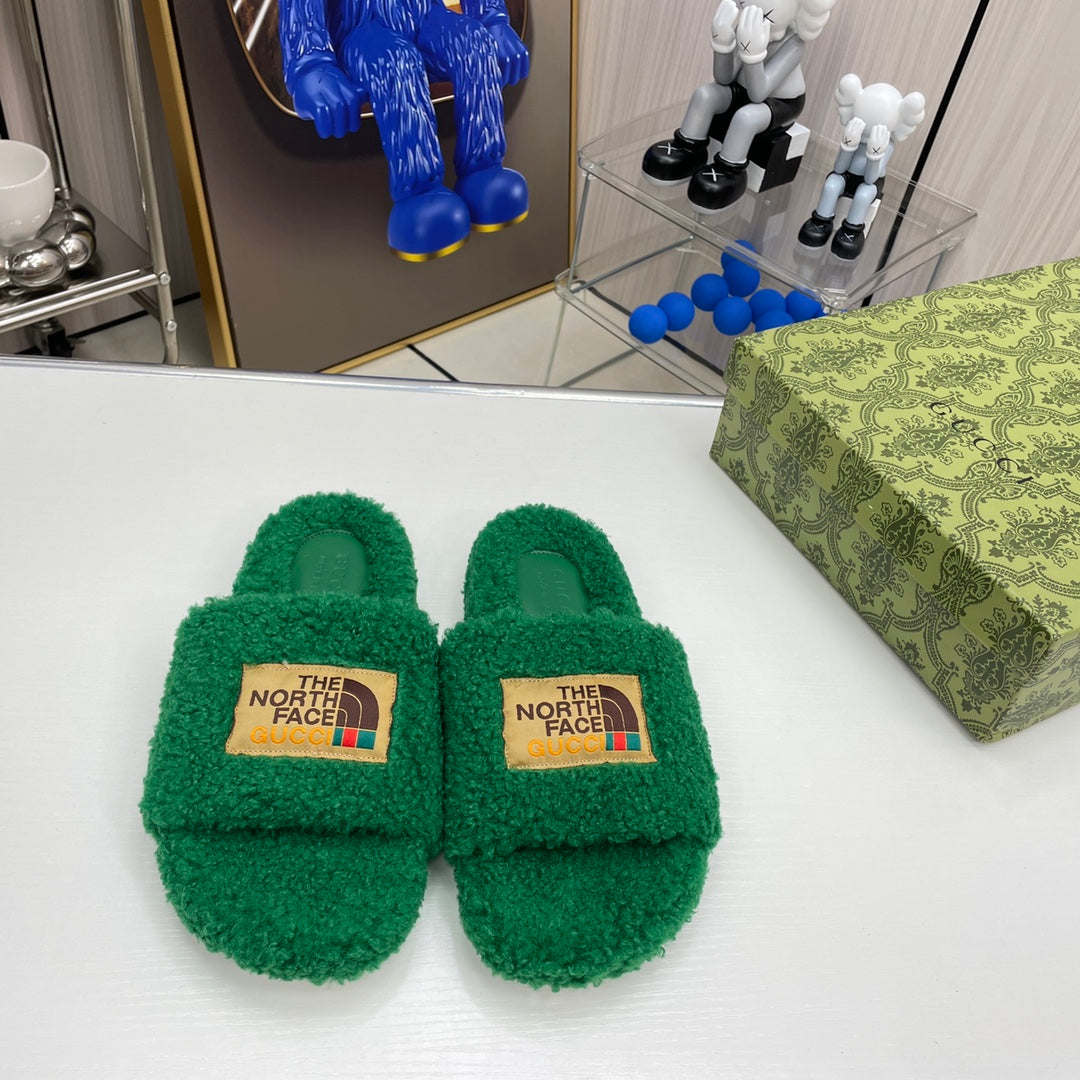 Pantoufles en laine tendance en co-branding