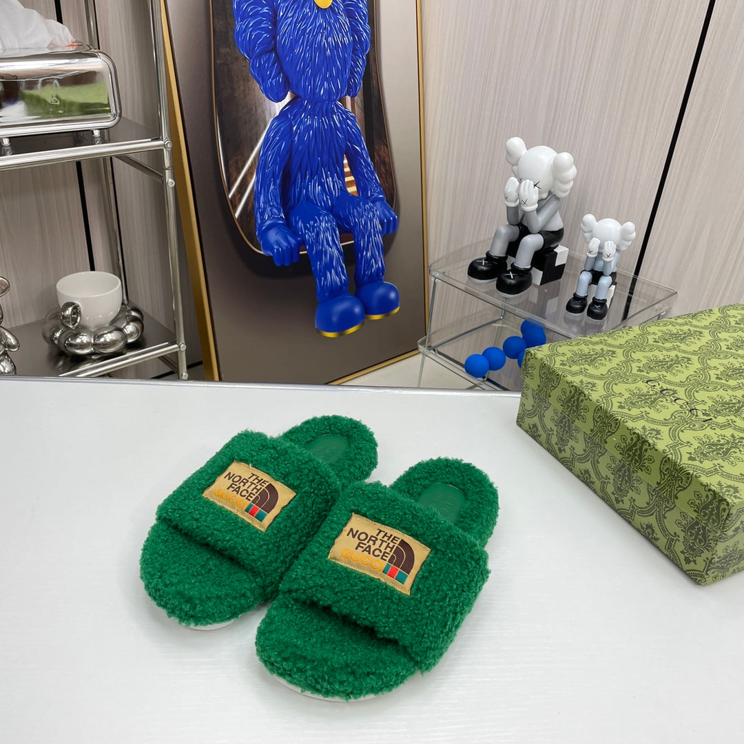 Pantoufles en laine tendance en co-branding