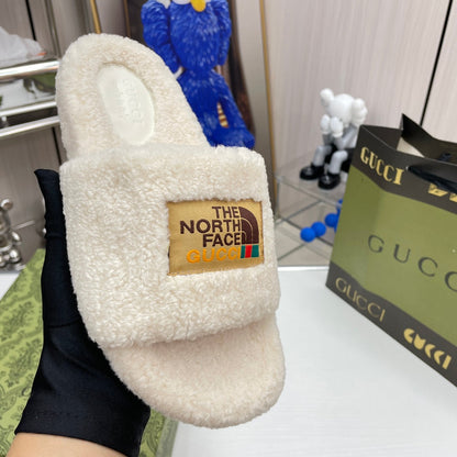 Pantoufles en laine tendance en co-branding