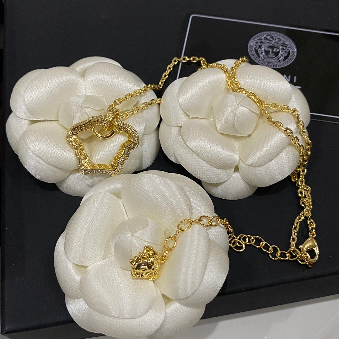 Collier Méduse ajouré vintage