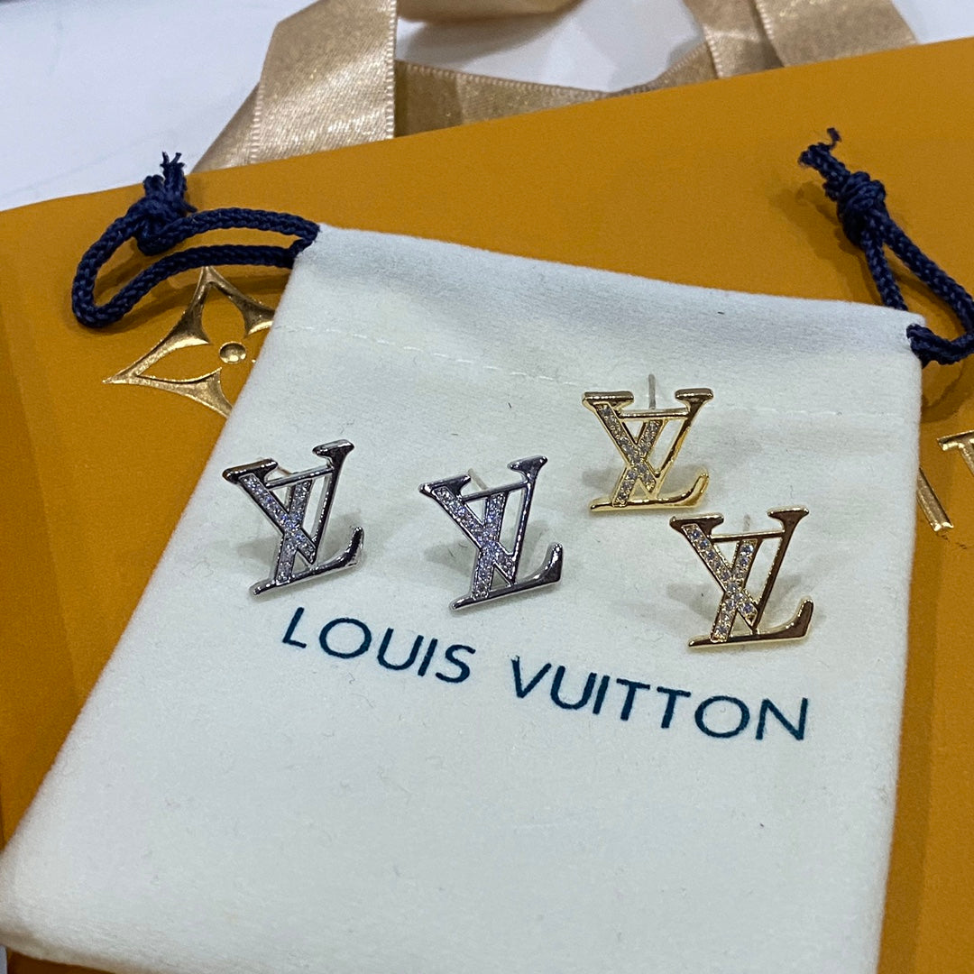 Pendientes pequeños con logotipo de diamantes de imitación