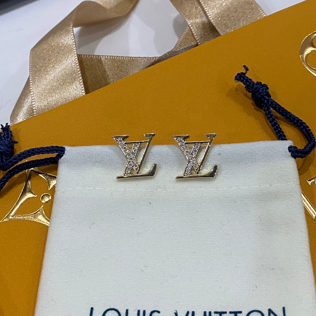 Pendientes pequeños con logotipo de diamantes de imitación