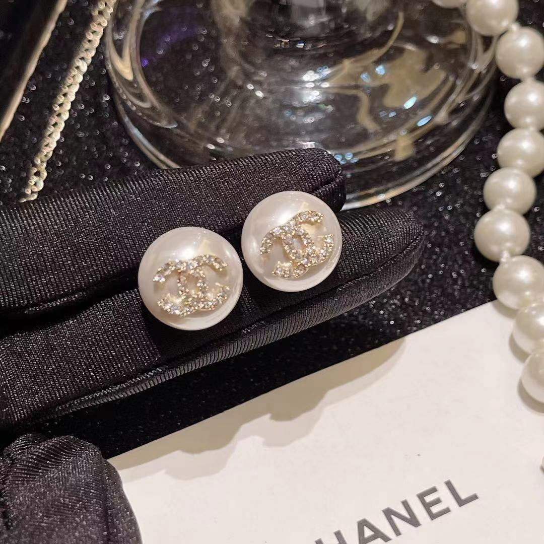 Boucles d'oreilles clous rétro élégantes diamant et perle