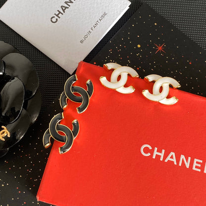 Pendientes con logotipo elegantes y sencillos