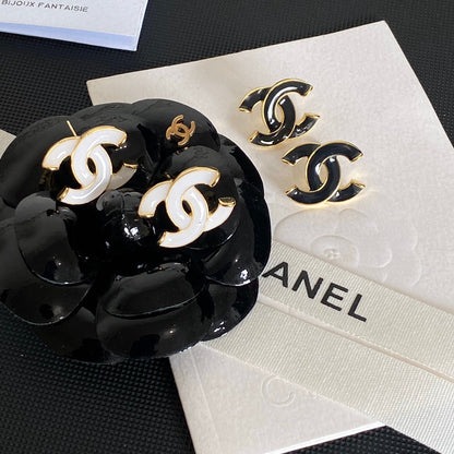 Pendientes con logotipo elegantes y sencillos
