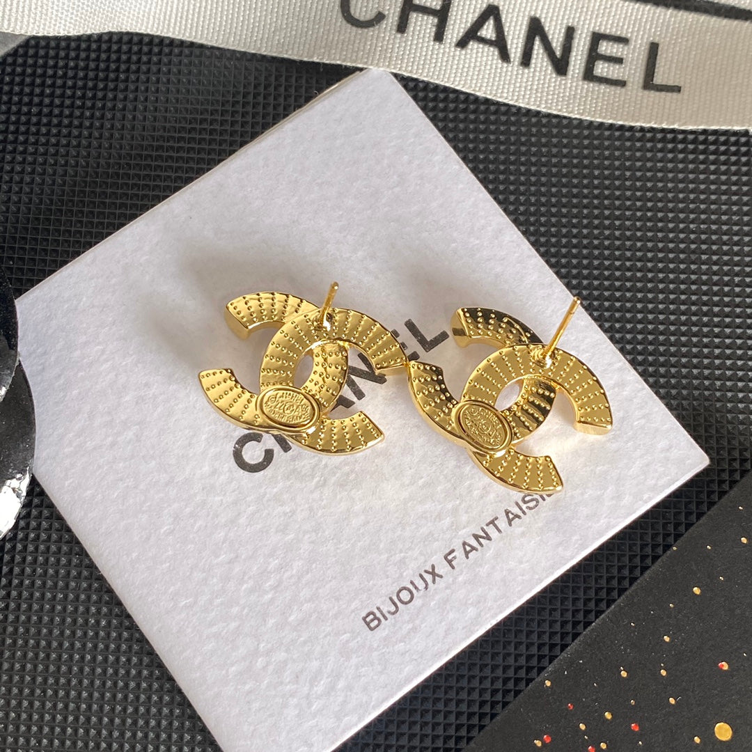Pendientes con logotipo elegantes y sencillos