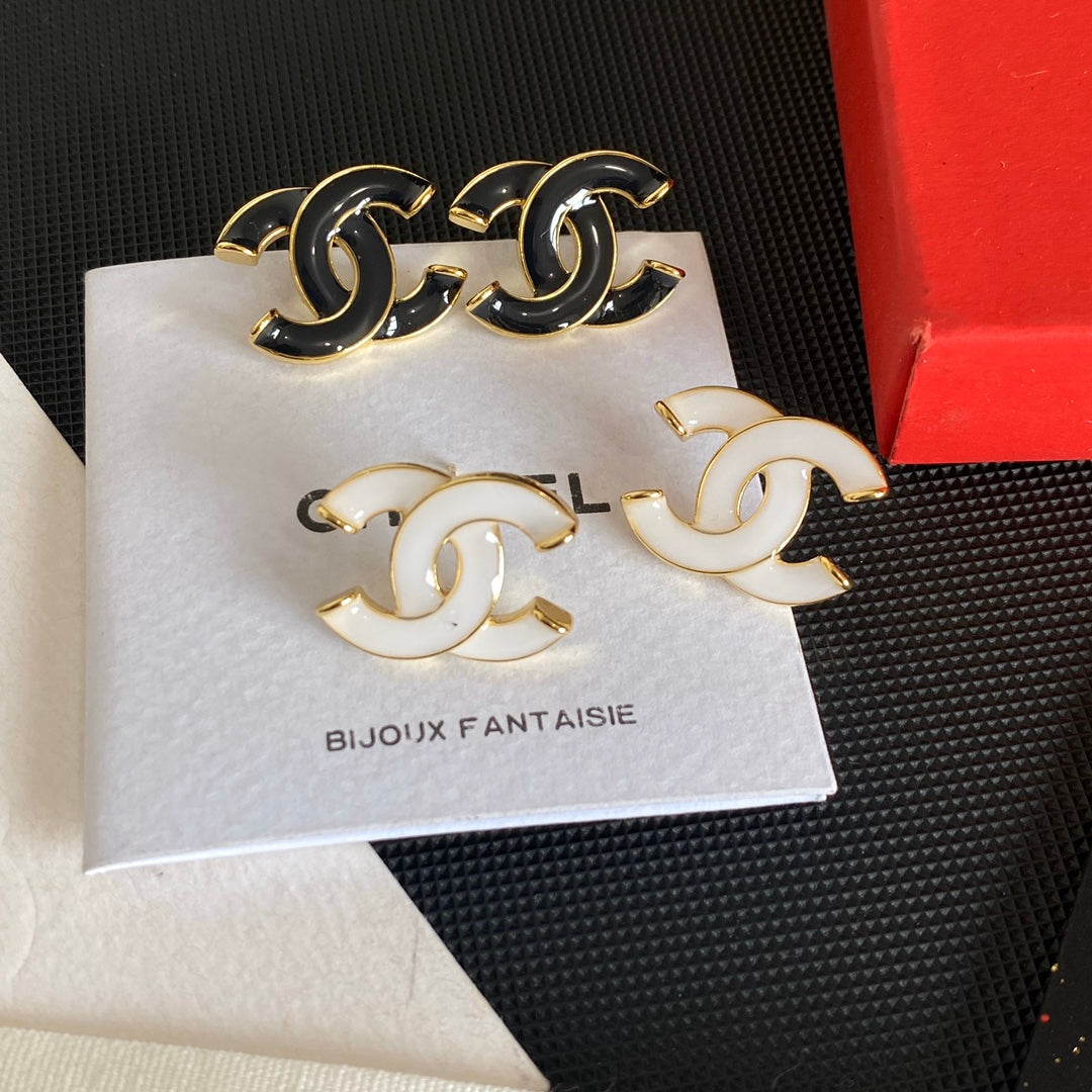 Pendientes con logotipo elegantes y sencillos