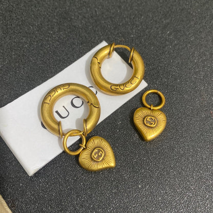 Pendientes de aro con colgante de corazón retro