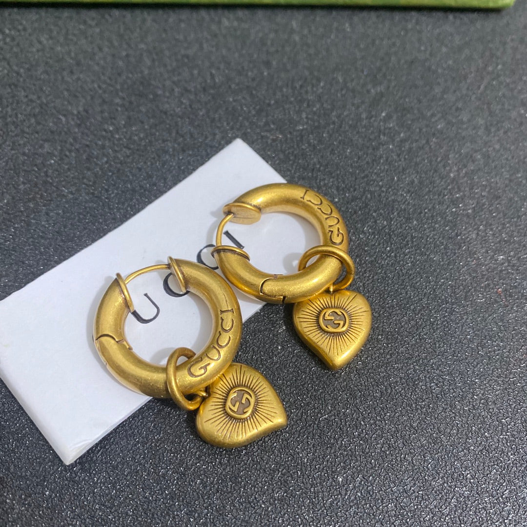 Pendientes de aro con colgante de corazón retro