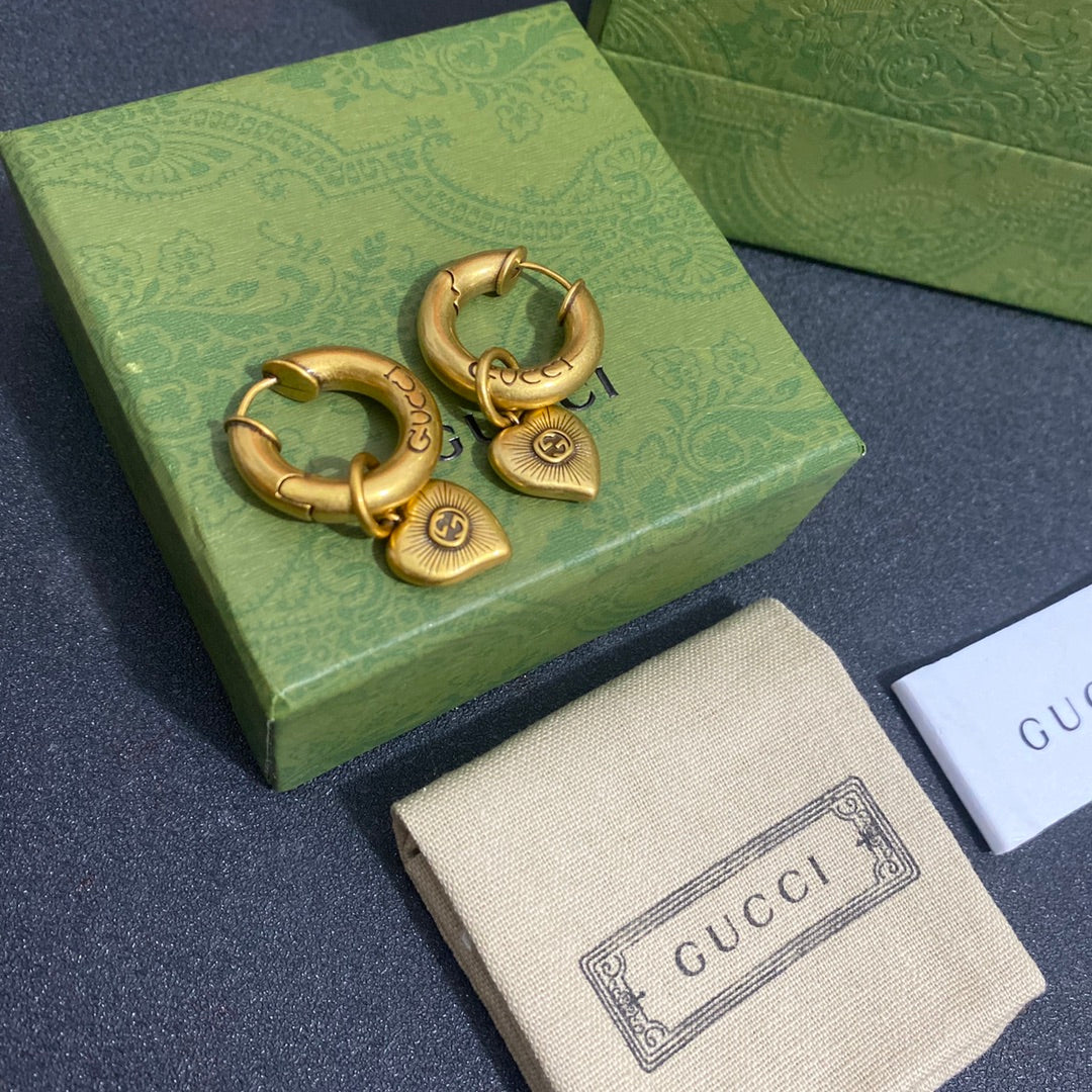 Pendientes de aro con colgante de corazón retro
