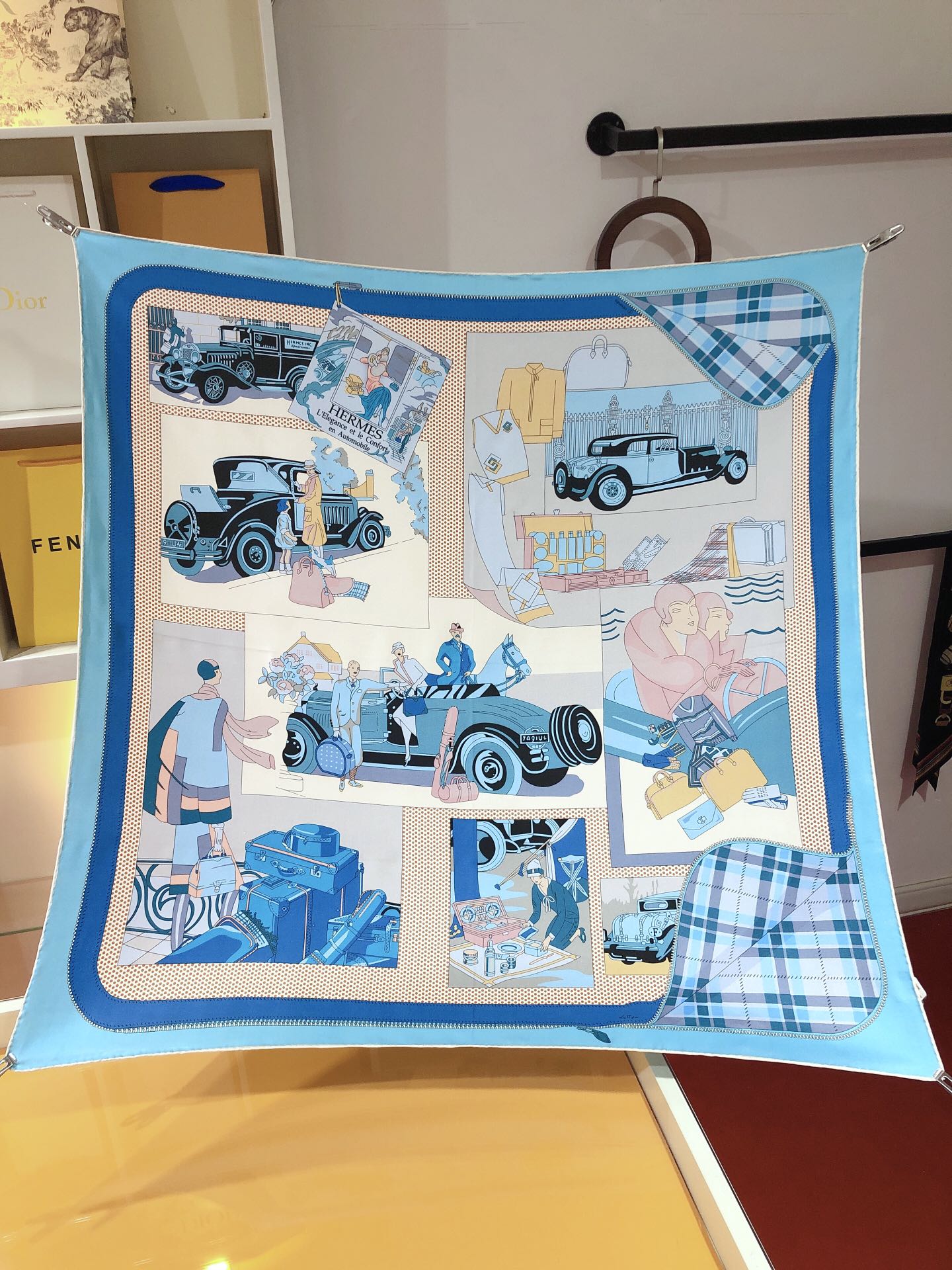 Foulard en Soie Carré 70 "Confort en Automobile"