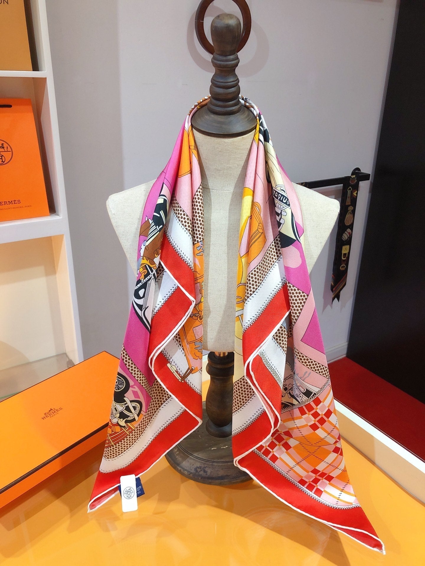 Foulard en Soie Carré 70 "Confort en Automobile"