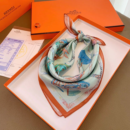 Foulard en soie carré prismatique 50CM 16 chevaux