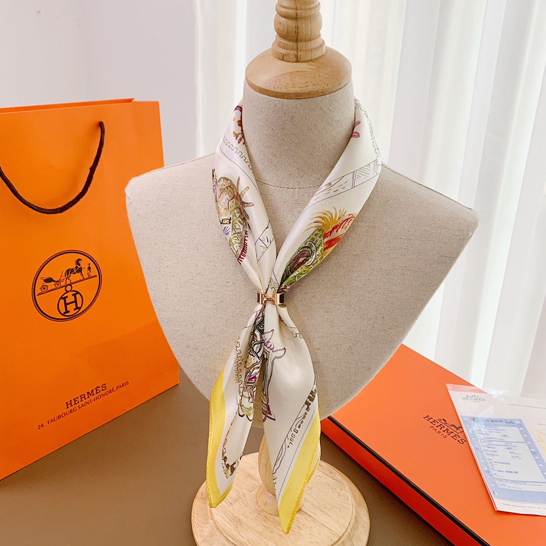 Foulard en soie carré prismatique 50CM 16 chevaux