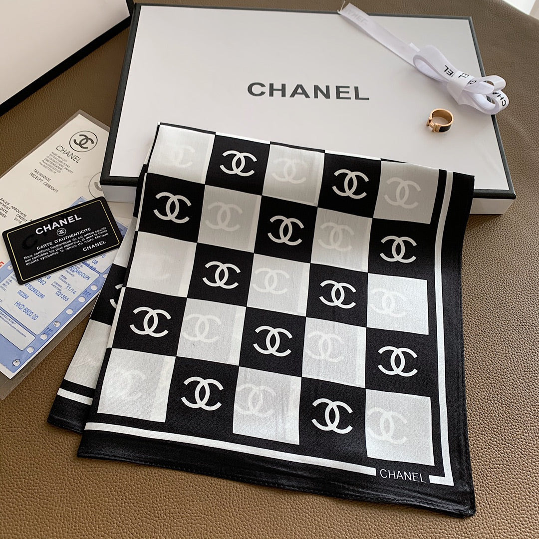 Foulard carré élégant