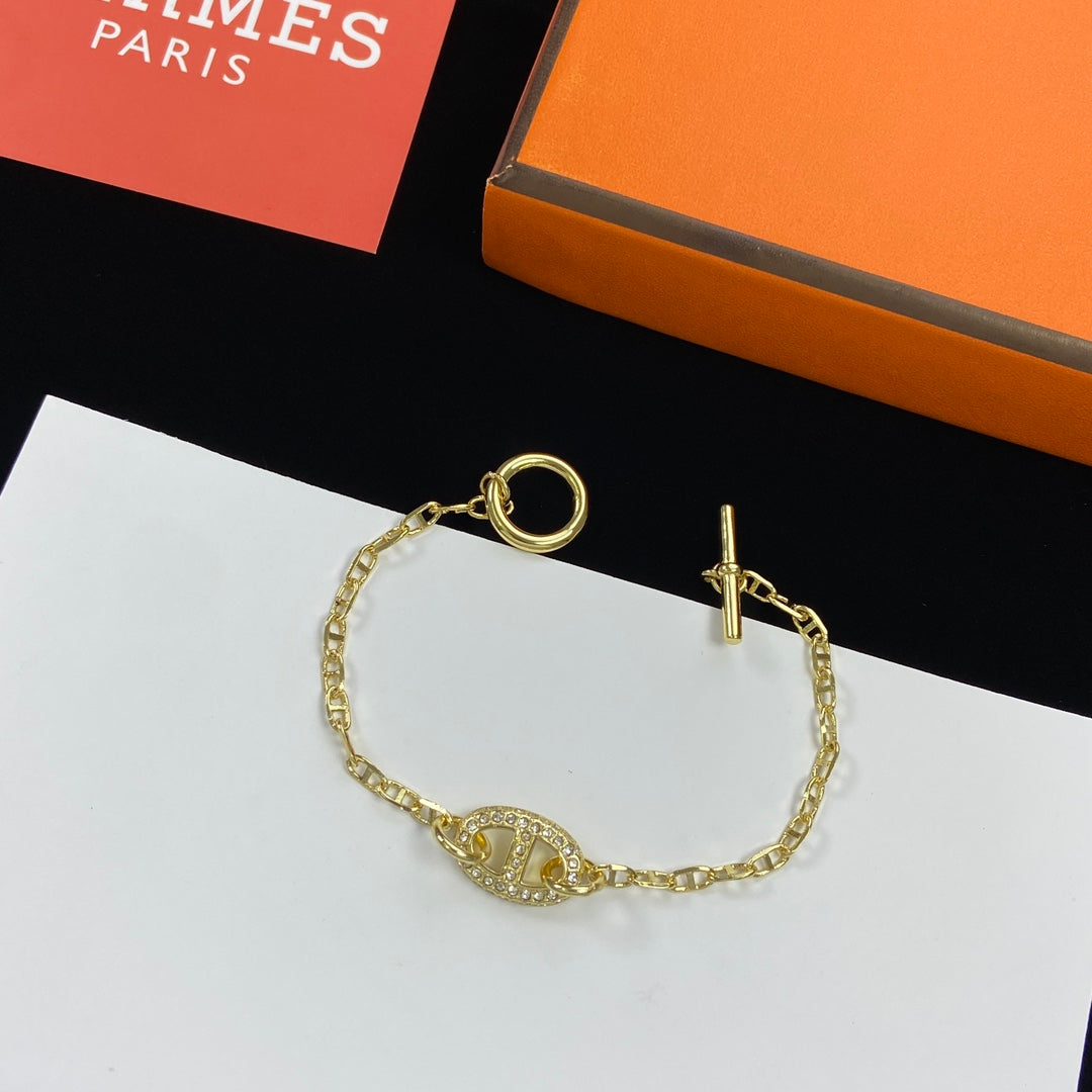 Juego de joyas de oro con logotipo de farándula clásico