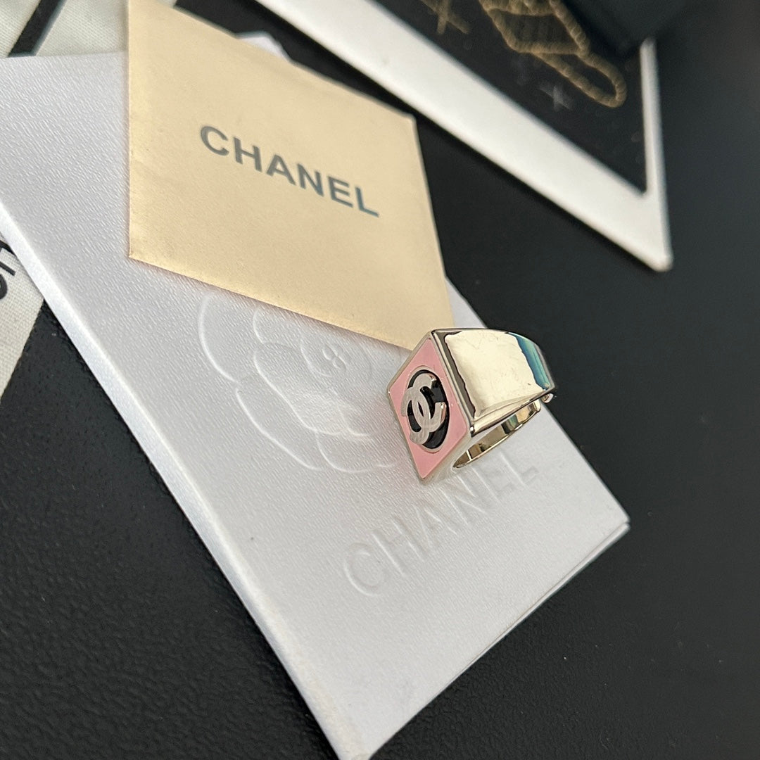 Anillo abierto de estrella esmaltada