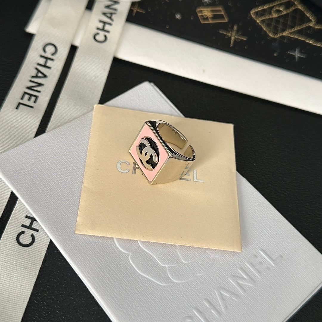 Anillo abierto de estrella esmaltada