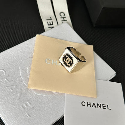 Anillo abierto de estrella esmaltada