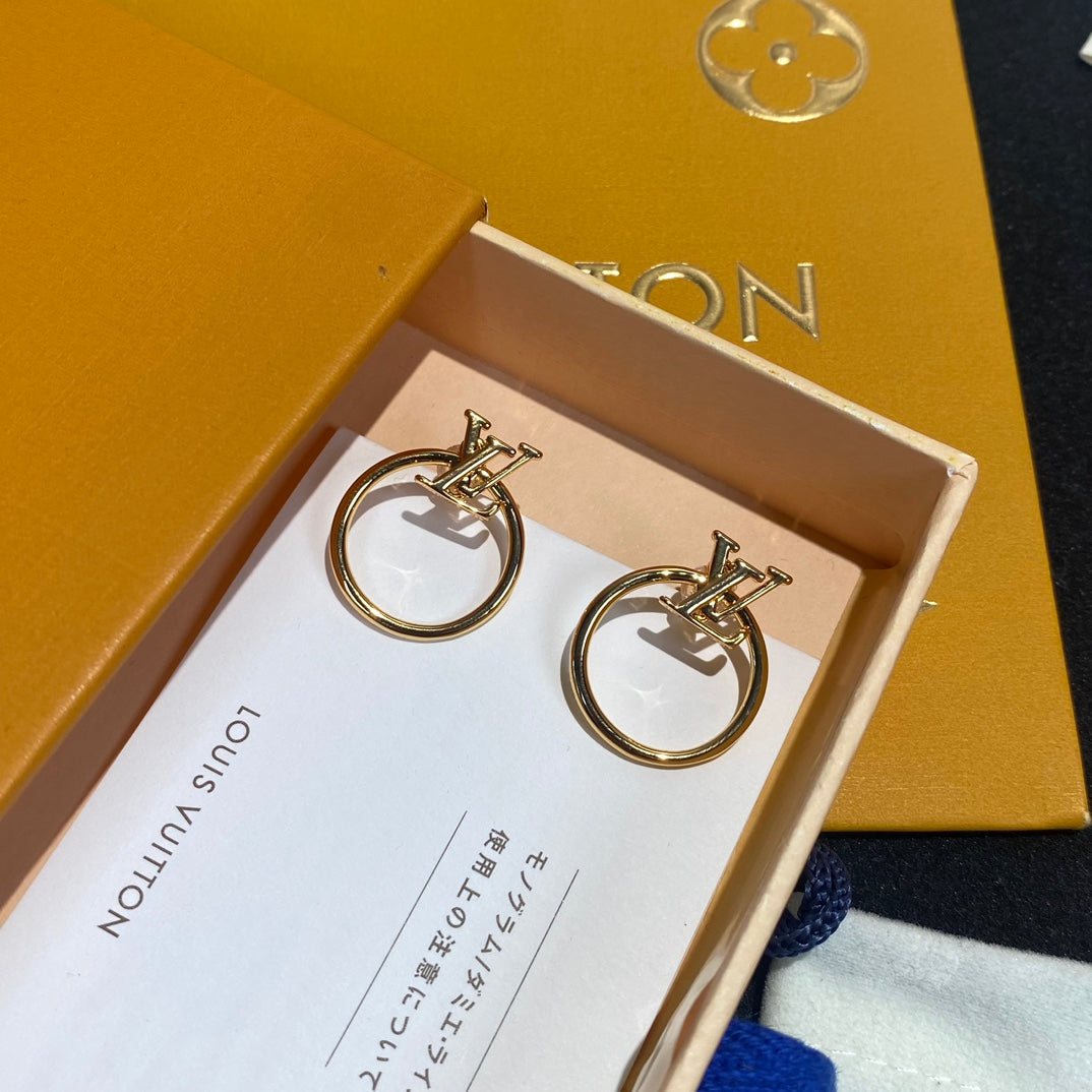 Pendientes de aro con logo de inicial