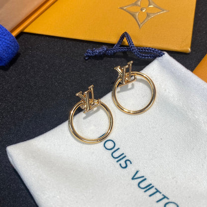 Pendientes de aro con logo de inicial