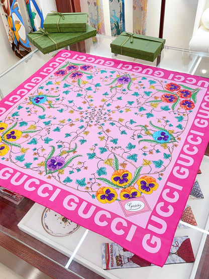 Foulard en soie à imprimé floral