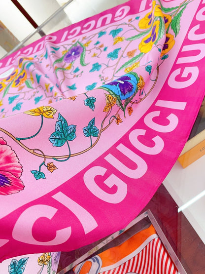 Foulard en soie à imprimé floral