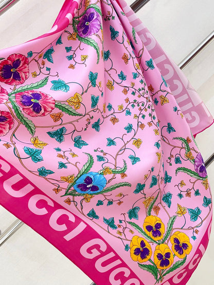 Foulard en soie à imprimé floral