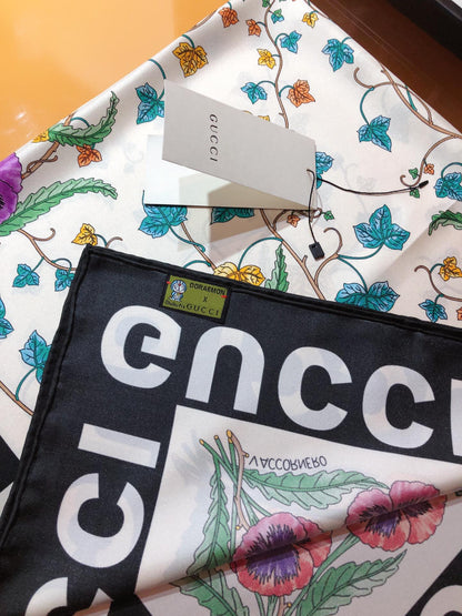 Foulard en soie à imprimé floral