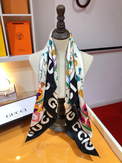 Foulard en soie à imprimé floral
