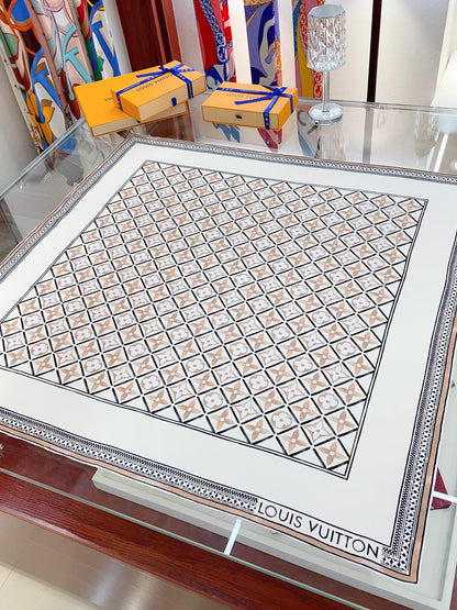 Foulard carré en soie gaufrée vintage