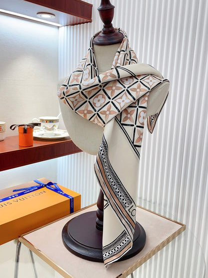 Foulard carré en soie gaufrée vintage