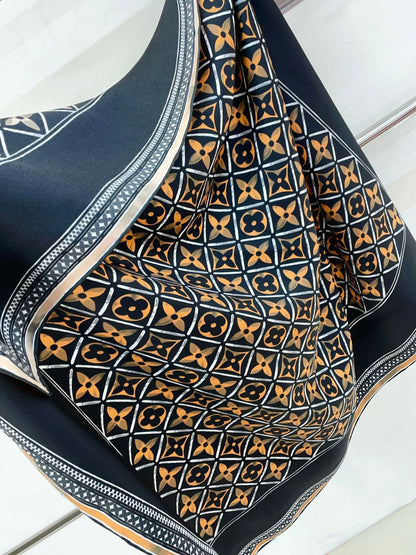 Foulard carré en soie gaufrée vintage