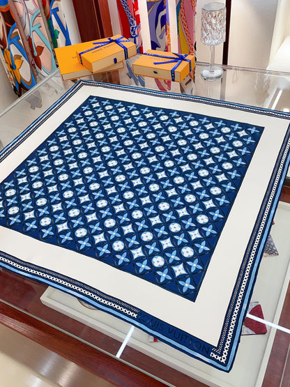 Foulard carré en soie gaufrée vintage