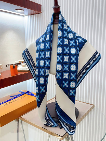 Foulard carré en soie gaufrée vintage