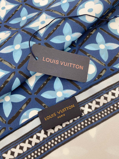Foulard carré en soie gaufrée vintage