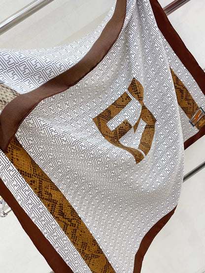 Foulard carré en soie à motif rétro