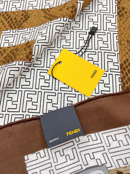 Foulard carré en soie à motif rétro