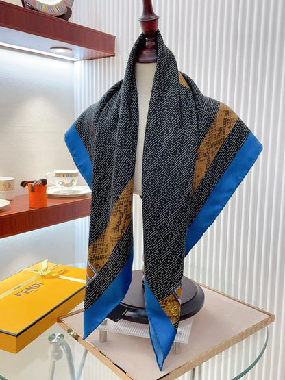 Foulard carré en soie à motif rétro