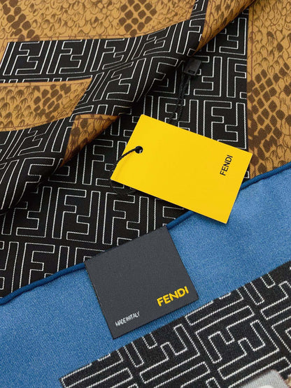 Foulard carré en soie à motif rétro