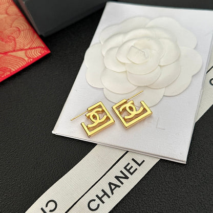 Boucles d'oreilles logo carré creux