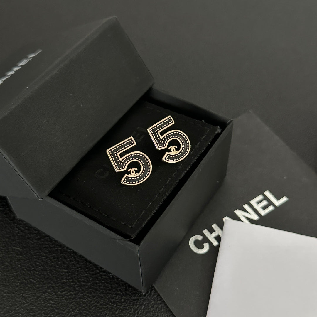 Boucles d'oreilles clous tendance Numéro 5