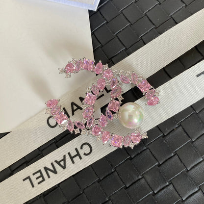 Broche con logo de Perla de Cristal Brillante